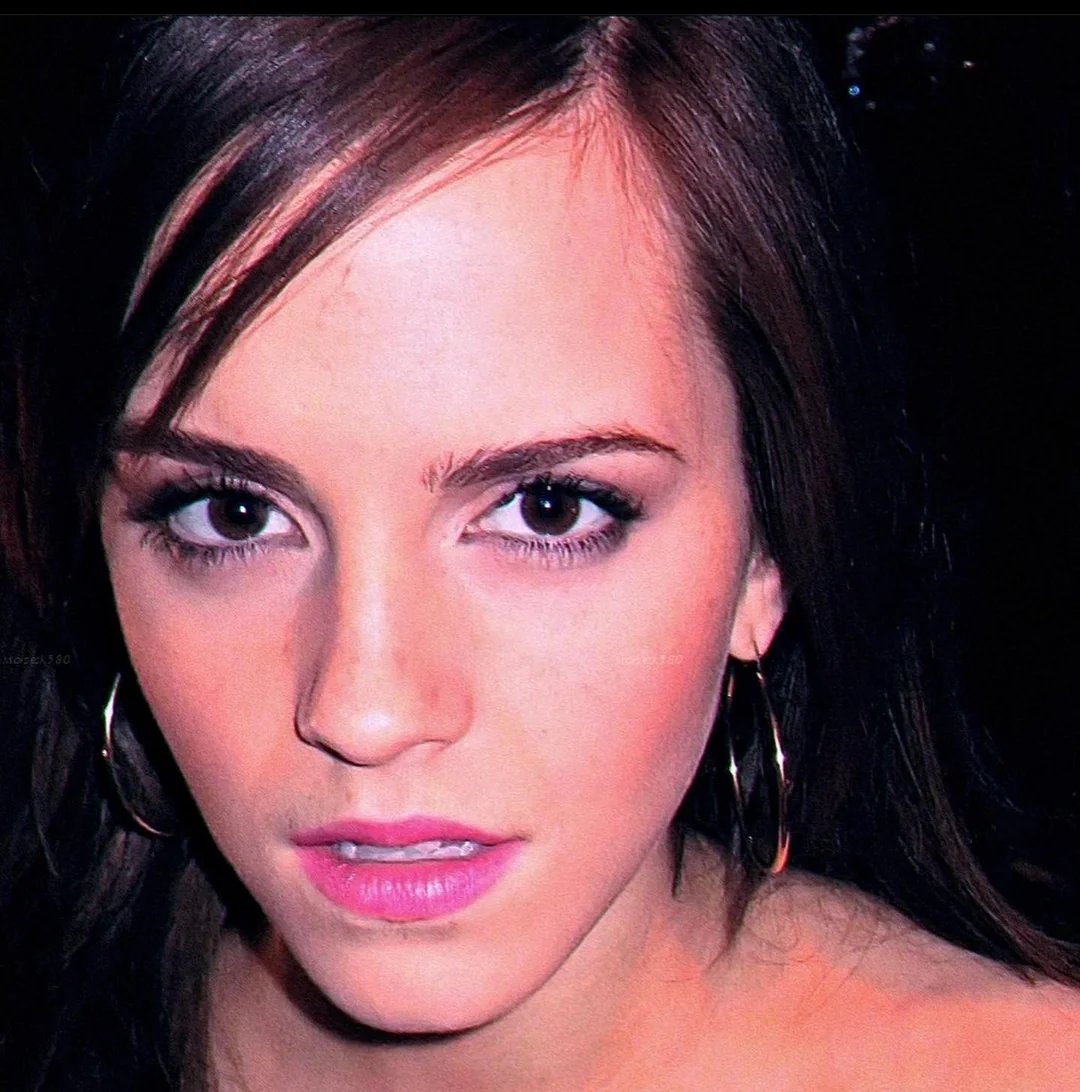 rcqegP8n Time for an emmagasm. Emma Watson's eyes are so mesmerizing. Emma knows! 07.jpg